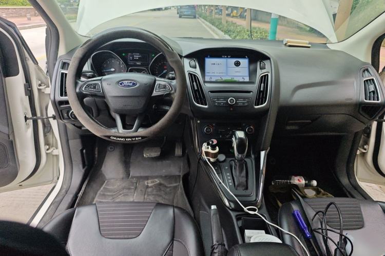 Used Ford Focus 2017 Sedan EcoBoost 180 Automatic Elite Model Center Console