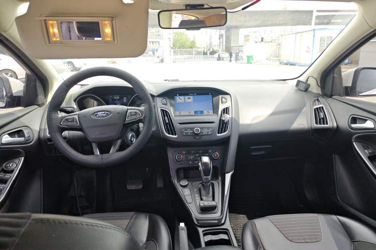 Used Ford Focus 2017 Sedan EcoBoost 180 Automatic Elite Model Center Console