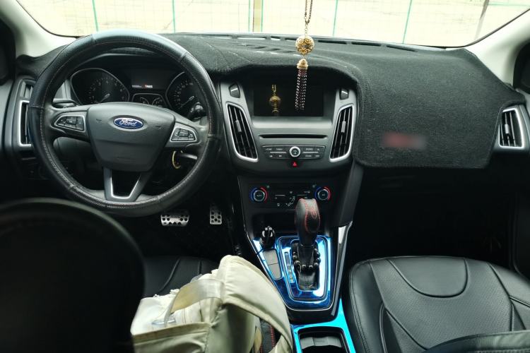 Used Ford Focus 2017 Sedan EcoBoost 180 Automatic Elite Model Center Console