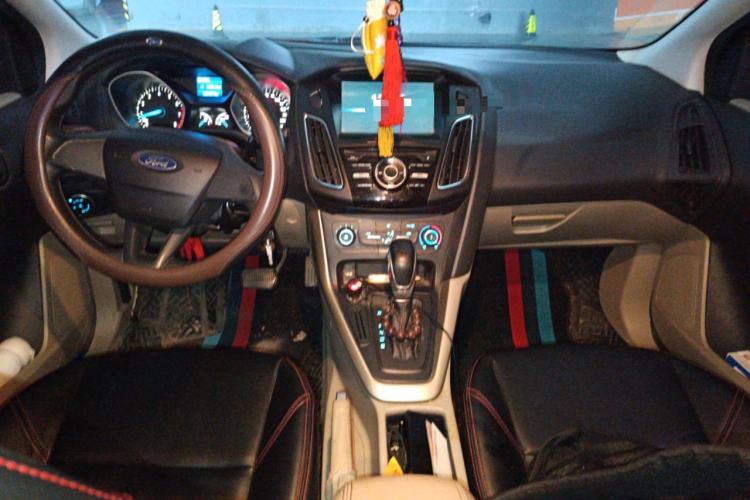 Used Ford Focus 2017 Sedan 1.6L Automatic Comfort Plus SmartDrive Edition Center Console