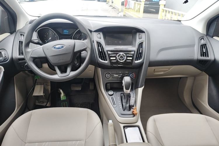 Used Ford Focus 2017 Sedan 1.6L Automatic Comfort Plus SmartDrive Edition Center Console