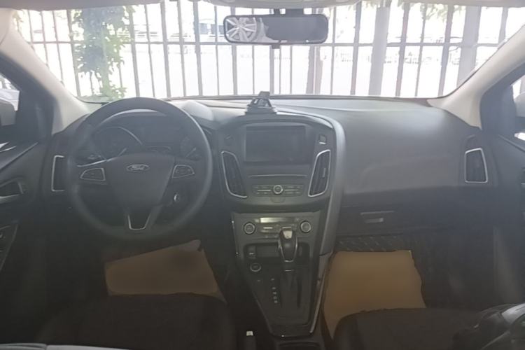 Used Ford Focus 2017 Sedan EcoBoost 180 Automatic Elite Model Center Console
