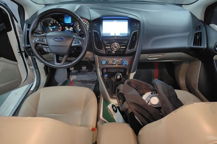 Used Ford Focus 2017 Sedan 1.6L Manual Comfort Plus SmartDrive Edition Center Console