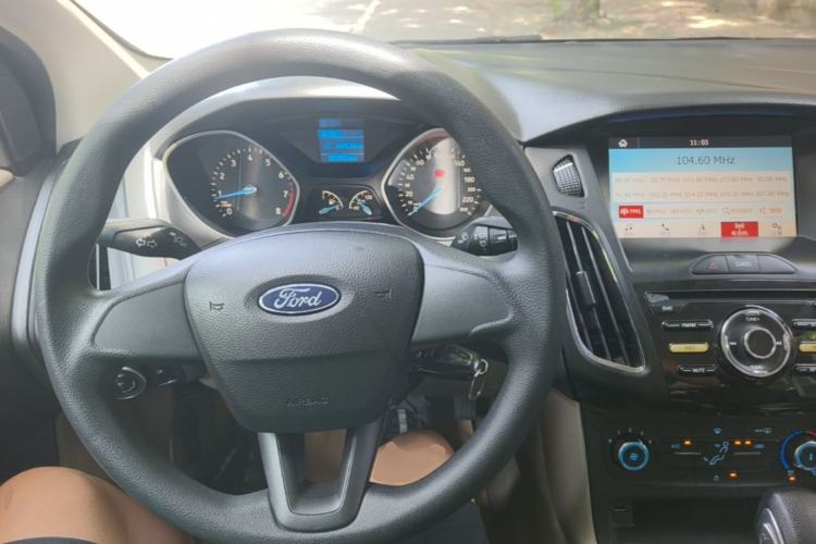 Used Ford Focus 2017 Sedan 1.6L Automatic Comfort Plus SmartDrive Edition Center Console