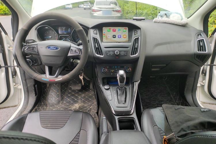 Used Ford Focus 2017 Sedan EcoBoost 180 Automatic Elite Model Center Console