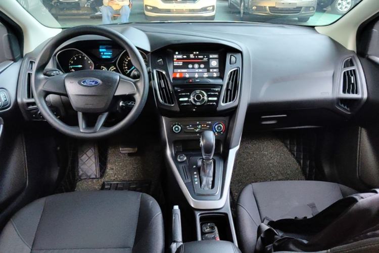 Used Ford Focus 2017 Hatchback 1.6L Automatic Comfort Plus SmartDrive Edition Center Console