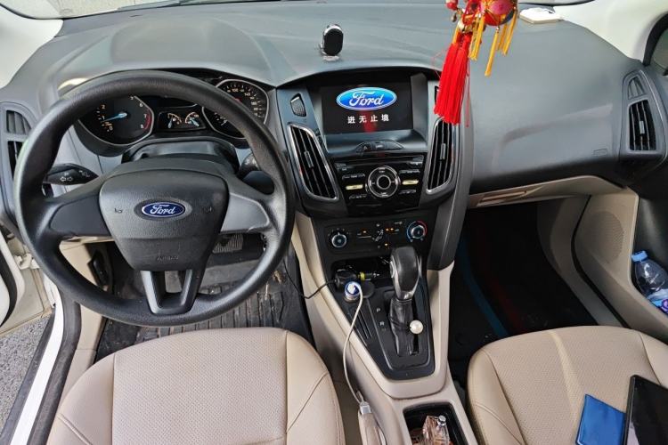 Used Ford Focus 2017 Sedan 1.6L Automatic Comfort Plus SmartDrive Edition Center Console