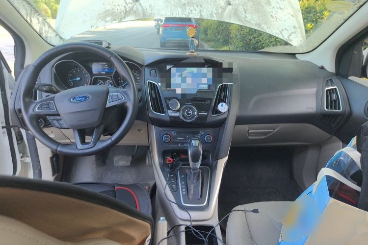 Used Ford Focus 2017 Sedan EcoBoost 180 Automatic Flagship Model Center Console