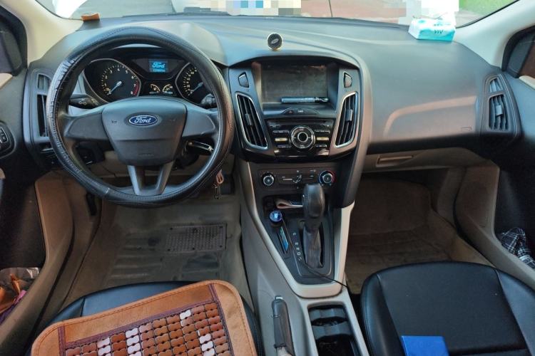 Used Ford Focus 2017 Sedan 1.6L Automatic Comfort Plus SmartDrive Edition Center Console