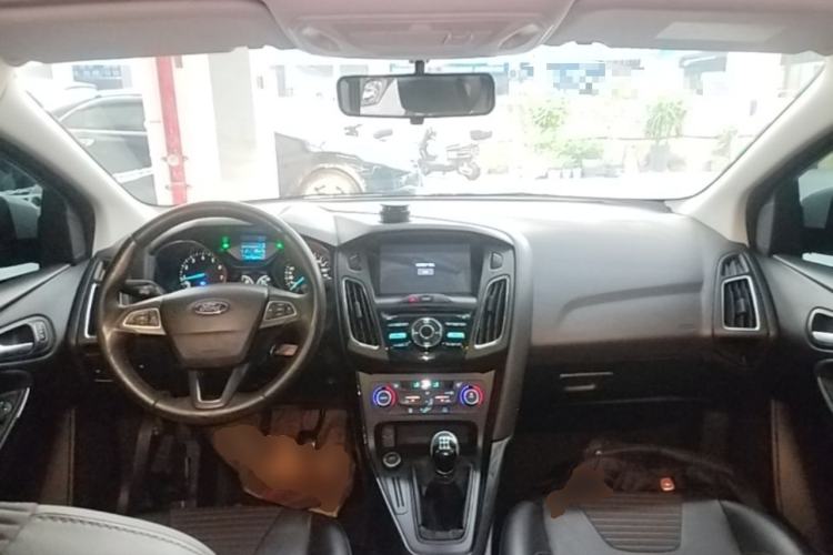Used Ford Focus 2017 Sedan 1.6L Manual Fashion Edition Smart Drive Version Center Console