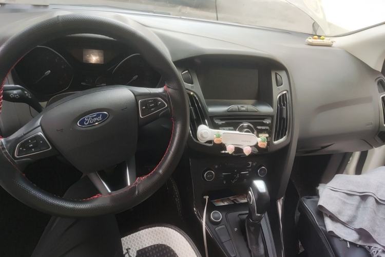Used Ford Focus 2017 Hatchback EcoBoost 125 Automatic - Ultra-Powerful Style Edition with Smart Drive Features Center Console
