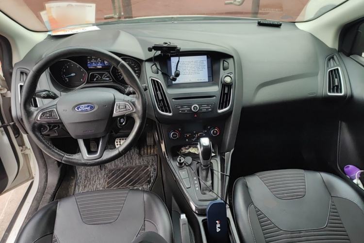 Used Ford Focus 2017 Hatchback EcoBoost 180 Automatic Elite Model Center Console