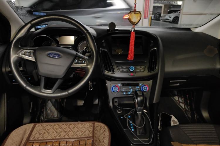 Used Ford Focus 2017 Sedan EcoBoost 180 Automatic Elite Model Center Console