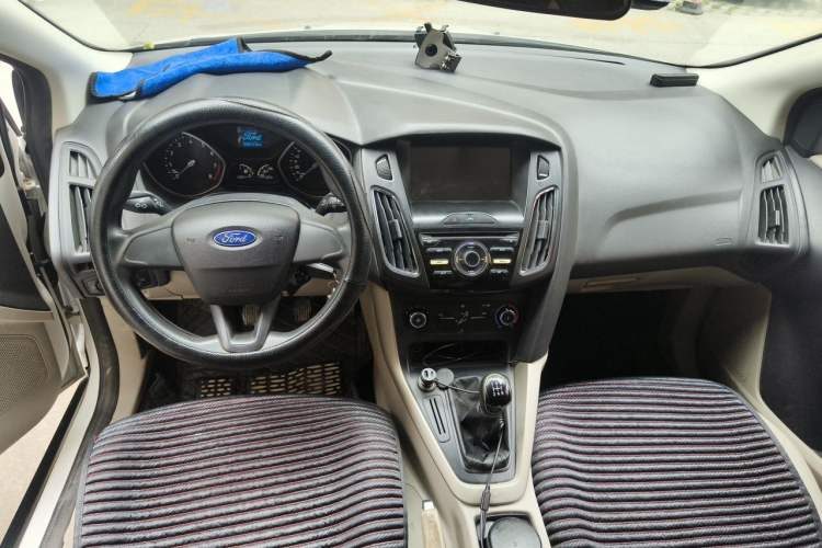Used Ford Focus 2017 Sedan 1.6L Manual Comfort Plus SmartDrive Edition Center Console