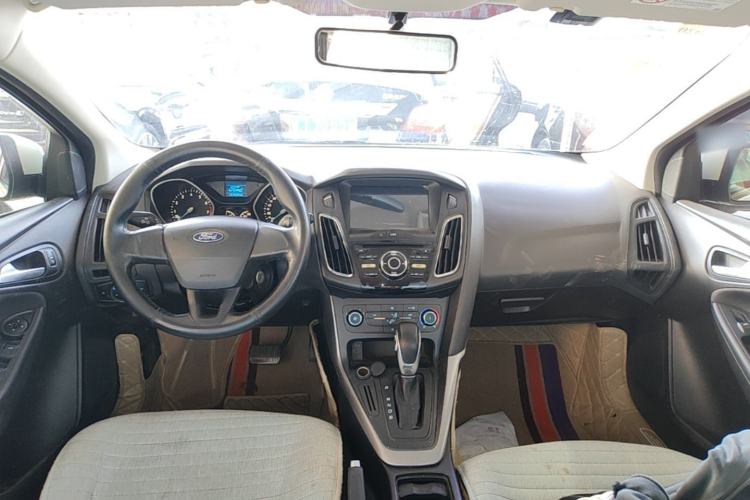 Used Ford Focus 2017 Hatchback 1.6L Automatic Comfort Plus SmartDrive Edition Center Console
