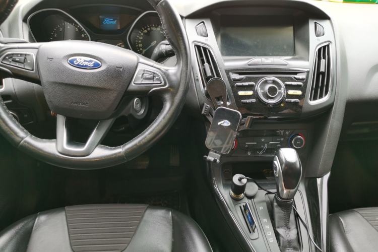 Used Ford Focus 2017 Sedan 1.6L Automatic Fashion Edition Smart Drive Version Center Console
