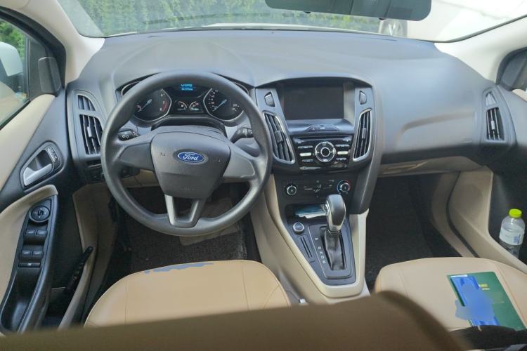 Used Ford Focus 2017 Sedan 1.6L Automatic Comfort Plus SmartDrive Edition Center Console