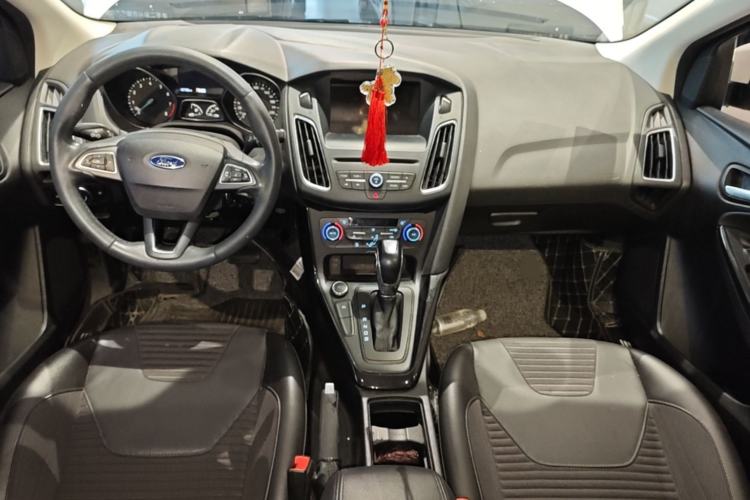 Used Ford Focus 2017 Sedan EcoBoost 180 Automatic Elite Model Center Console