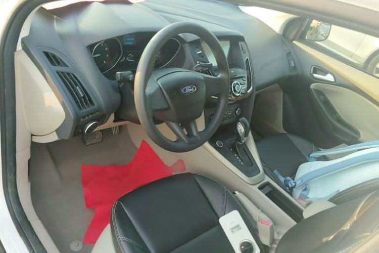 Used Ford Focus 2017 Sedan 1.6L Automatic Comfort Plus SmartDrive Edition Center Console