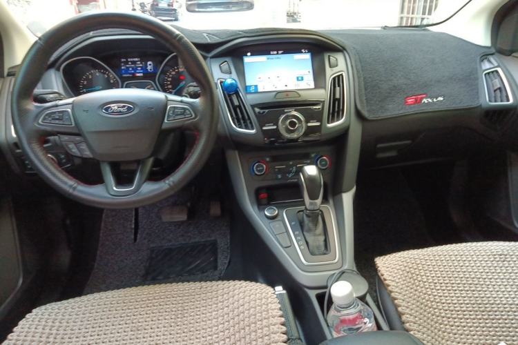 Used Ford Focus 2017 Hatchback EcoBoost 180 Automatic Sport Model Center Console