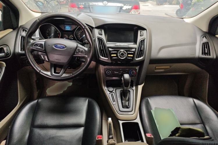 Used Ford Focus 2017 Sedan 1.6L Automatic Comfort Plus SmartDrive Edition Center Console