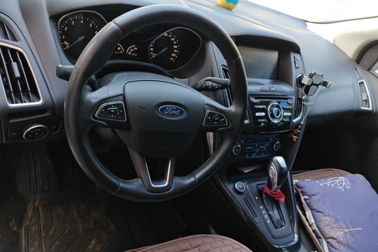 Used Ford Focus 2017 Hatchback 1.6L Automatic Fashion Edition Smart Drive Version Center Console