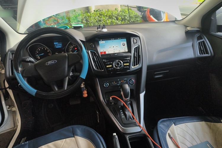 Used Ford Focus 2017 Hatchback 1.6L Automatic Comfort Plus SmartDrive Edition Center Console
