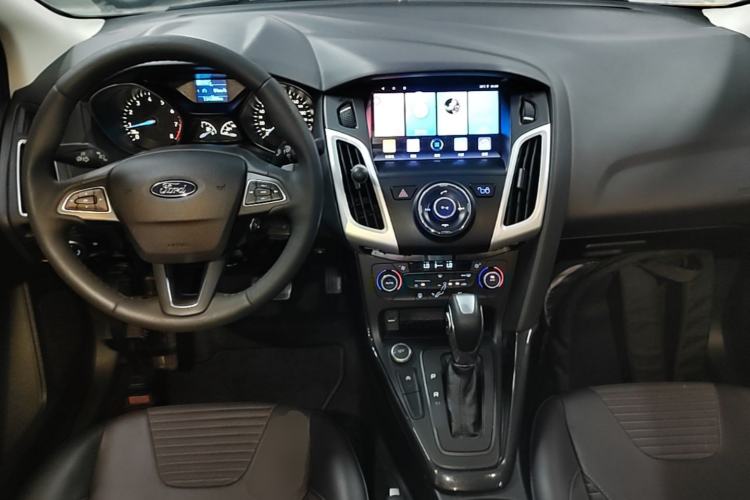 Used Ford Focus 2017 Sedan EcoBoost 125 Automatic Supreme Style SmartDrive Edition Center Console