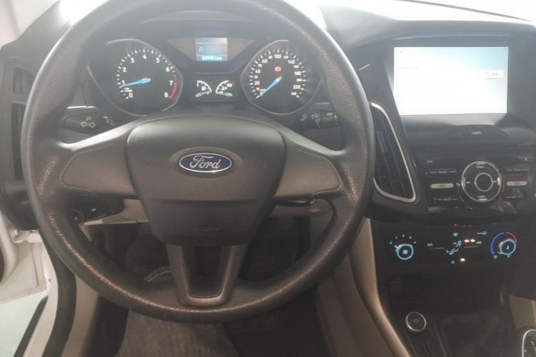 Used Ford Focus 2017 Sedan 1.6L Manual Comfort Plus SmartDrive Edition Center Console
