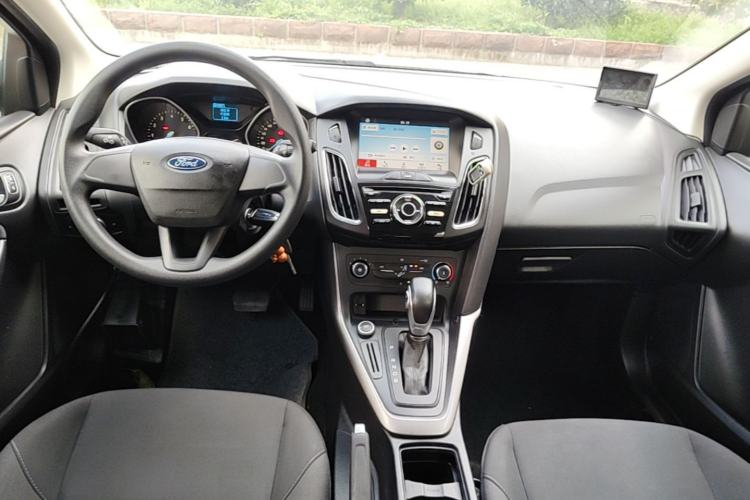 Used Ford Focus 2017 Hatchback 1.6L Automatic Comfort Plus SmartDrive Edition Center Console