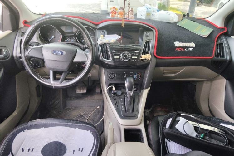 Used Ford Focus 2017 Sedan 1.6L Automatic Comfort Plus SmartDrive Edition Center Console