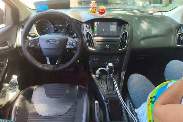 Used Ford Focus 2017 1.5T CTCC White and Black Limited Edition Center Console