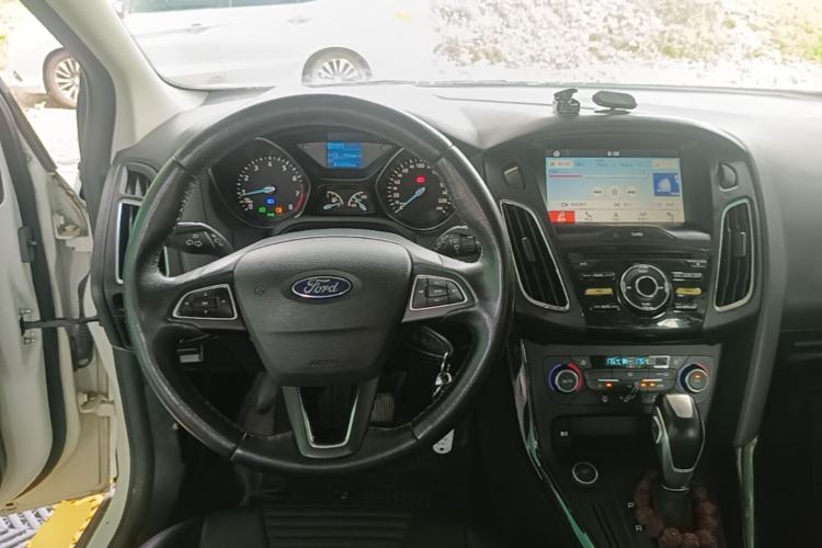 Used Ford Focus 2017 Hatchback 1.6L Automatic Fashion Edition Smart Drive Version Center Console