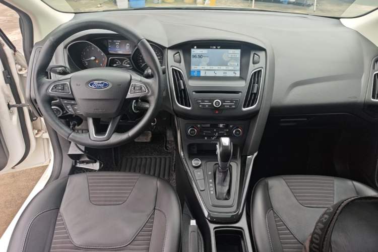 Used Ford Focus 2017 Sedan EcoBoost 180 Automatic Elite Model Center Console