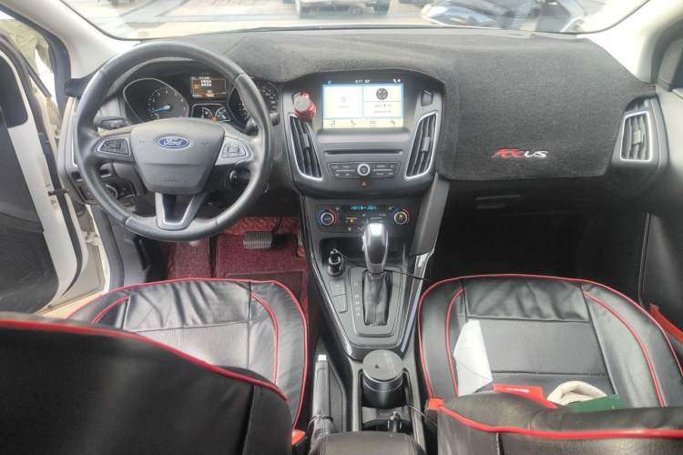 Used Ford Focus 2017 Sedan EcoBoost 180 Automatic Elite Model Center Console