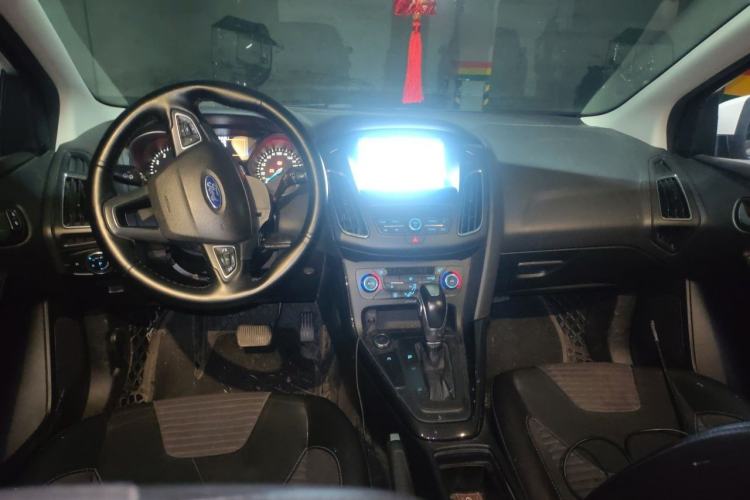 Used Ford Focus 2017 Sedan EcoBoost 180 Automatic Elite Model Center Console