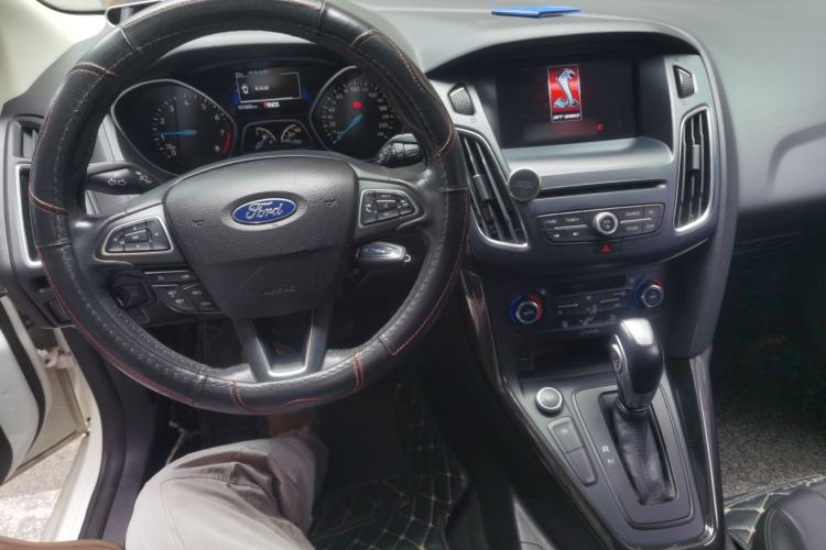 Used Ford Focus 2017 Hatchback EcoBoost 180 Automatic Elite Model Center Console