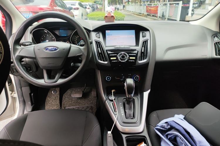 Used Ford Focus 2017 Hatchback 1.6L Automatic Comfort Plus SmartDrive Edition Center Console