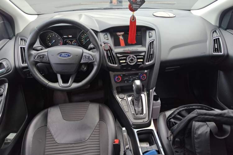 Used Ford Focus 2017 Hatchback EcoBoost 125 Automatic - Ultra-Powerful Style Edition with Smart Drive Features Center Console