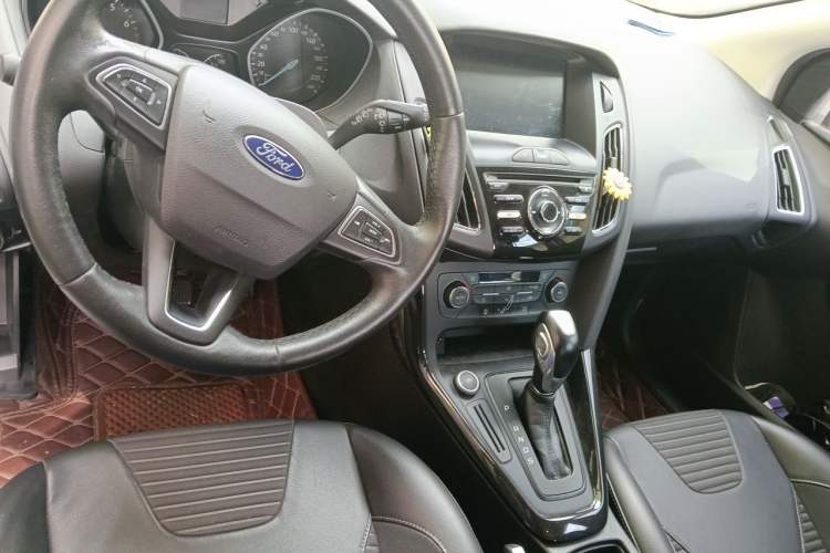 Used Ford Focus 2017 Hatchback 1.6L Automatic Fashion Edition Smart Drive Version Center Console