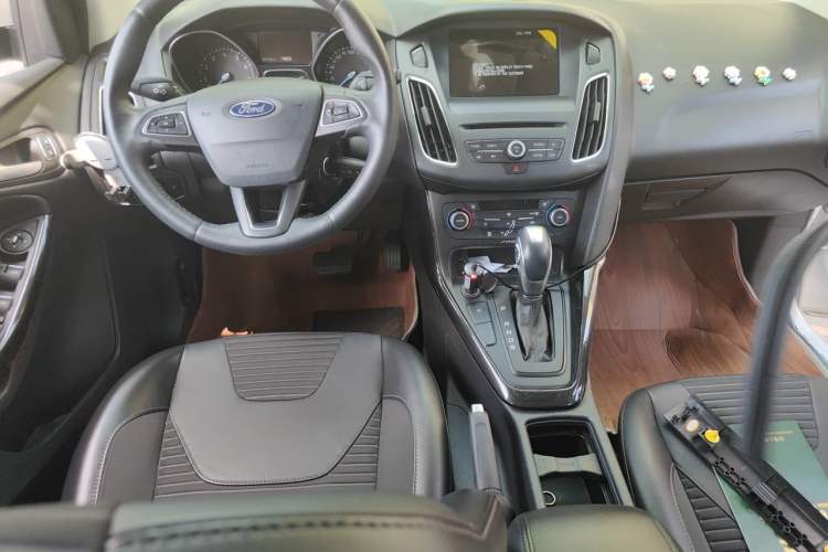 Used Ford Focus 2017 Hatchback EcoBoost 180 Automatic Elite Model Center Console