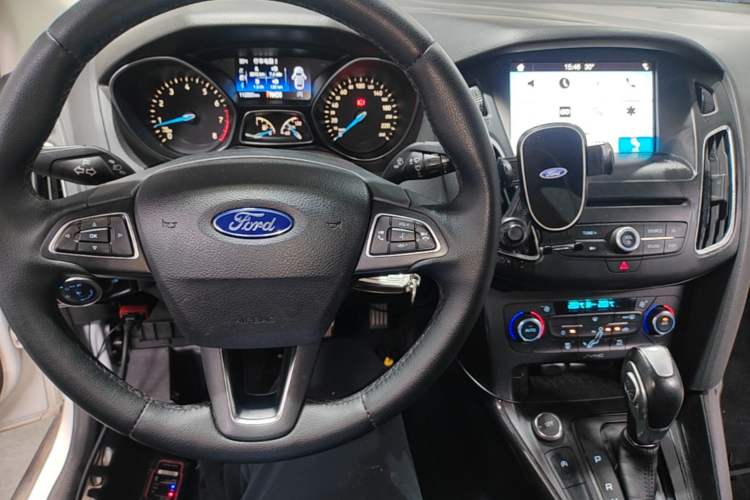 Used Ford Focus 2017 Sedan EcoBoost 180 Automatic Elite Model Center Console