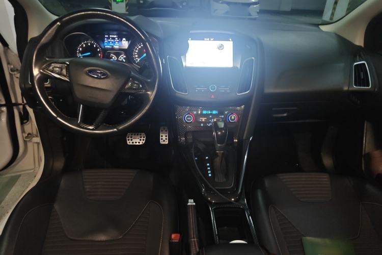 Used Ford Focus 2017 1.5T CTCC White and Black Limited Edition Center Console