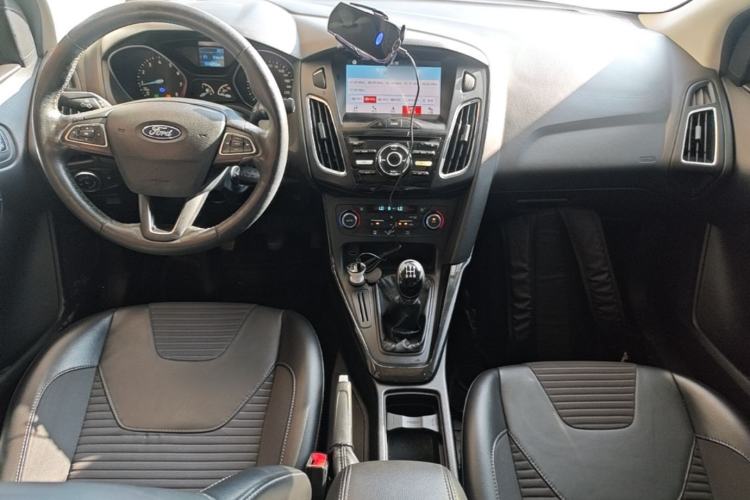 Used Ford Focus 2017 Sedan 1.6L Manual Fashion Edition Smart Drive Version Center Console