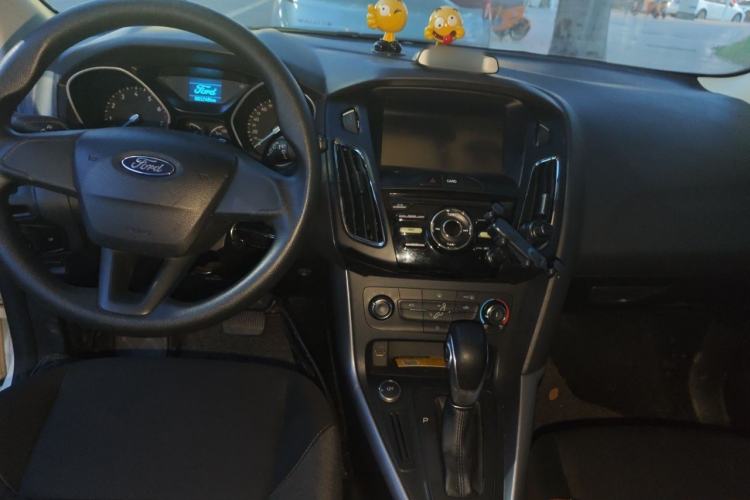 Used Ford Focus 2017 Hatchback 1.6L Automatic Comfort Plus SmartDrive Edition Center Console
