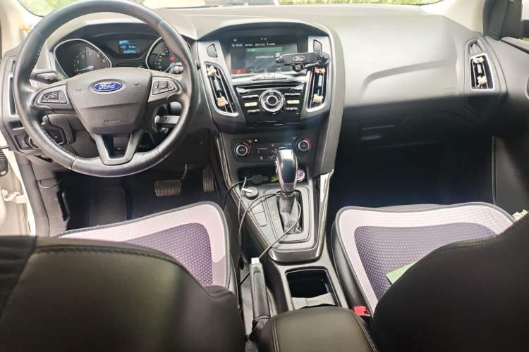 Used Ford Focus 2017 Hatchback EcoBoost 125 Automatic - Ultra-Powerful Style Edition with Smart Drive Features Center Console