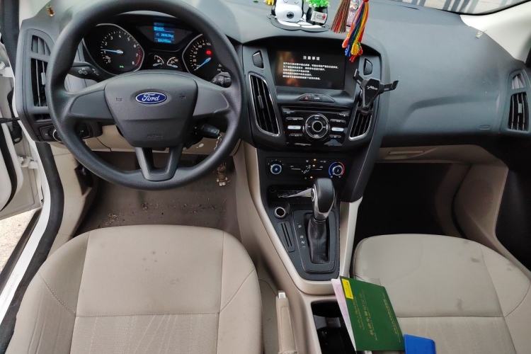 Used Ford Focus 2017 Sedan 1.6L Automatic Comfort Plus SmartDrive Edition Center Console