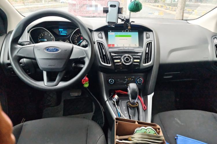 Used Ford Focus 2017 Hatchback 1.6L Automatic Comfort Plus SmartDrive Edition Center Console