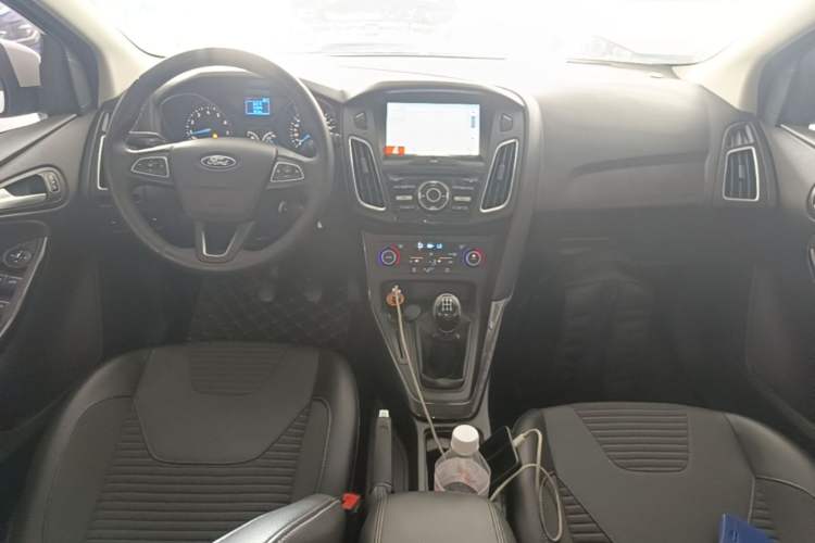 Used Ford Focus 2017 Hatchback 1.6L Manual Fashion Edition SmartDrive Version Center Console