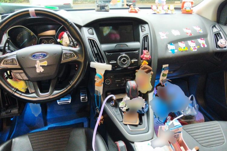 Used Ford Focus 2017 Hatchback EcoBoost 180 Automatic Sport Model Center Console